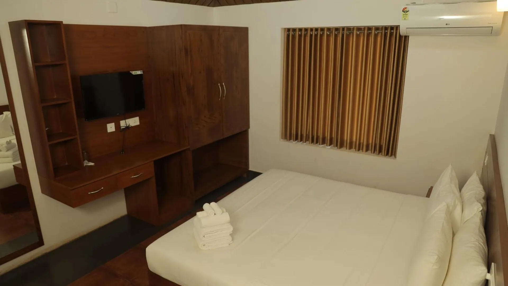 Poliyam Thuruth Eco Tourism Village Kasaragod Hotel